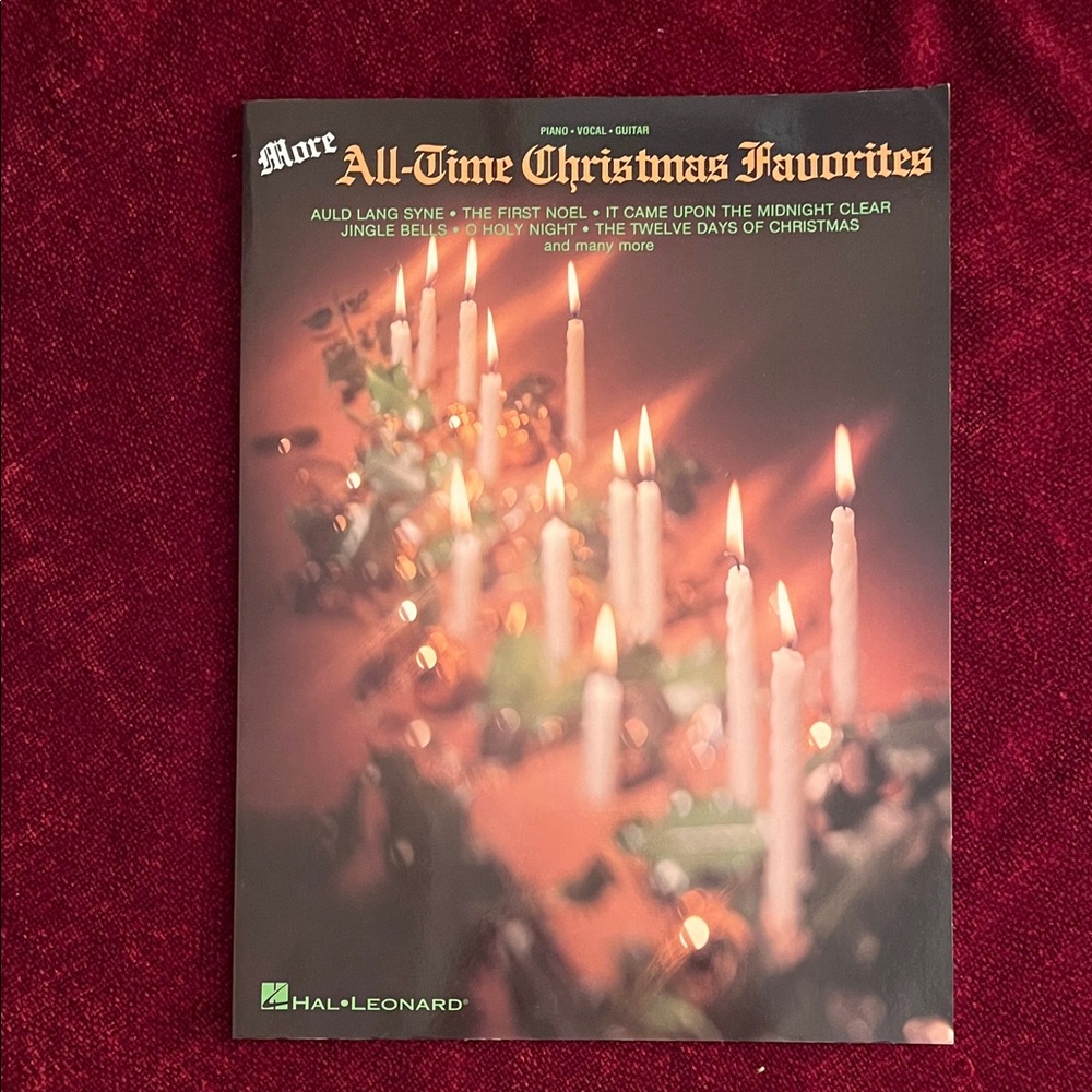 Hal Leonard Christmas Favorites Music Book- PIANO AND GUITAR